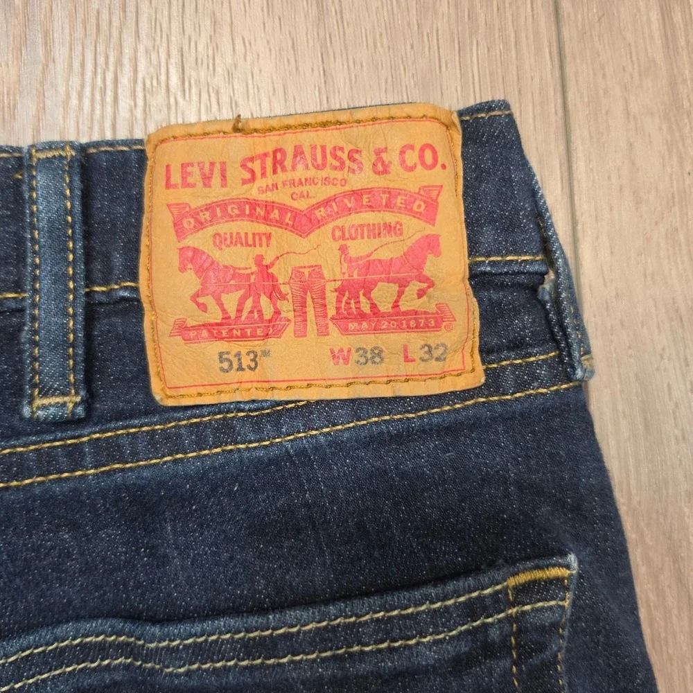 Levis below straight